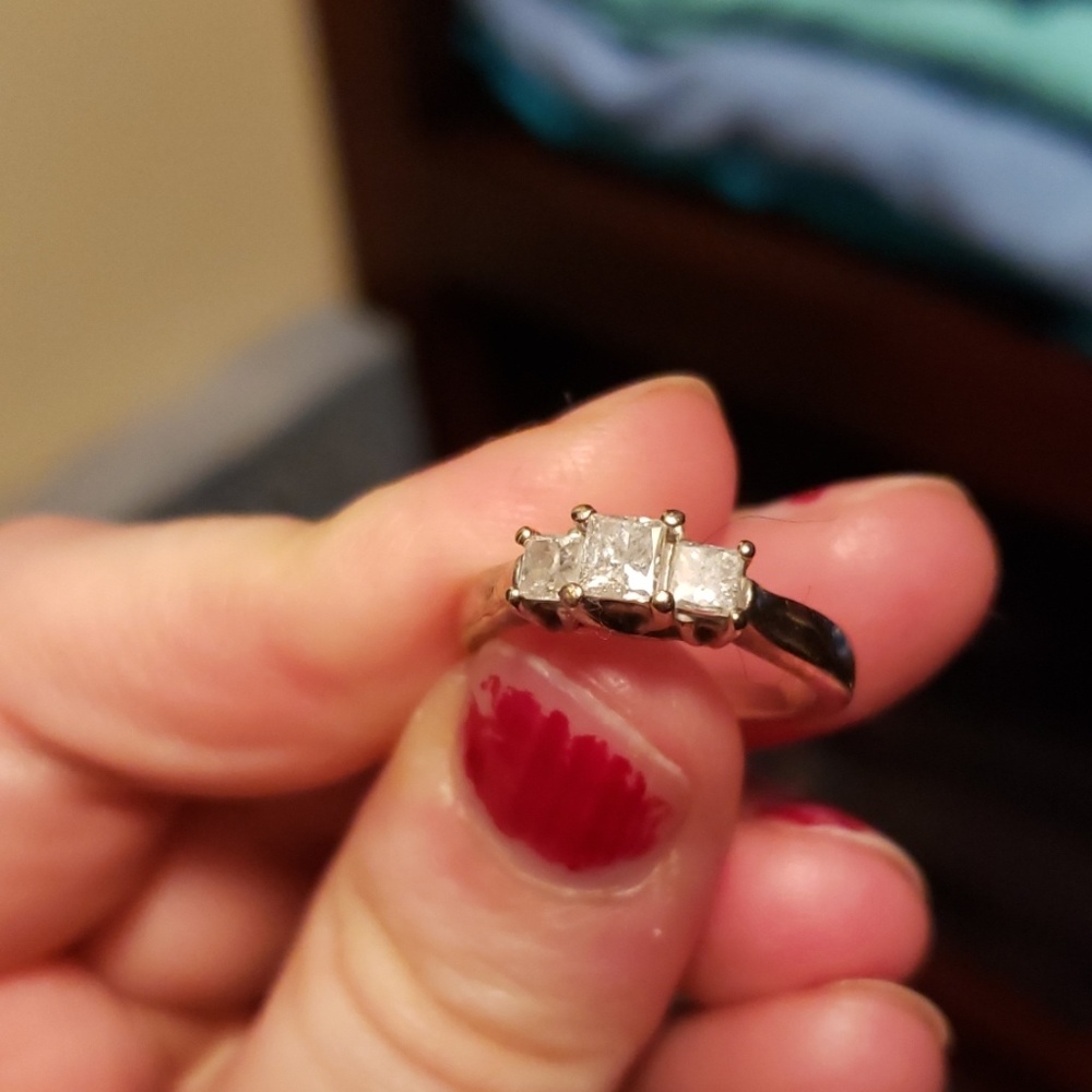 3 stone engagement ring